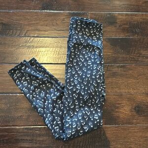 💙Old Navy Active blue / navy leopard leggings size xsmall